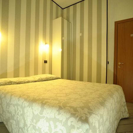 Le Stanze Di Francesco Hotel Рим Екстериор снимка