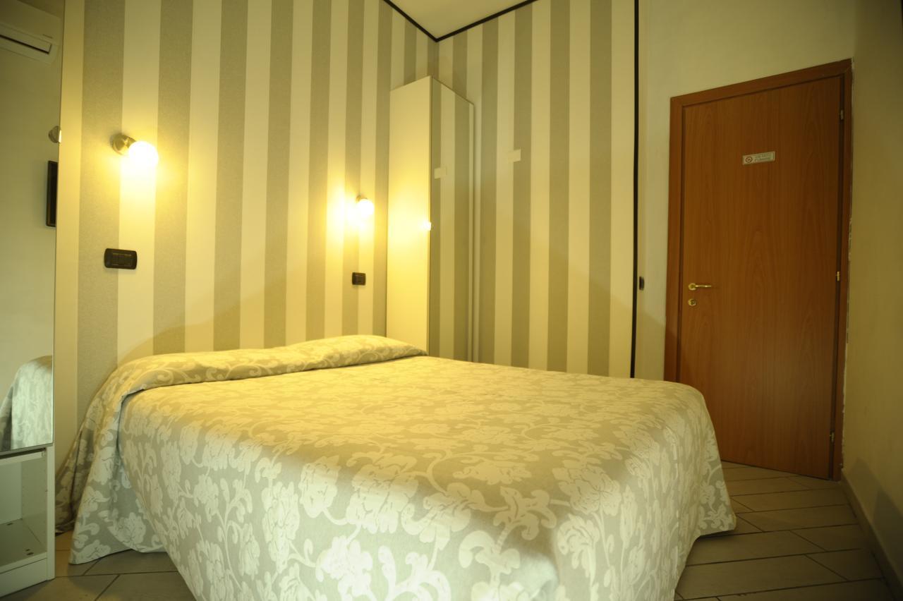 Le Stanze Di Francesco Hotel Рим Екстериор снимка